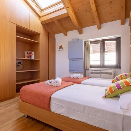 Apartment By The Ferry - Menaggio
